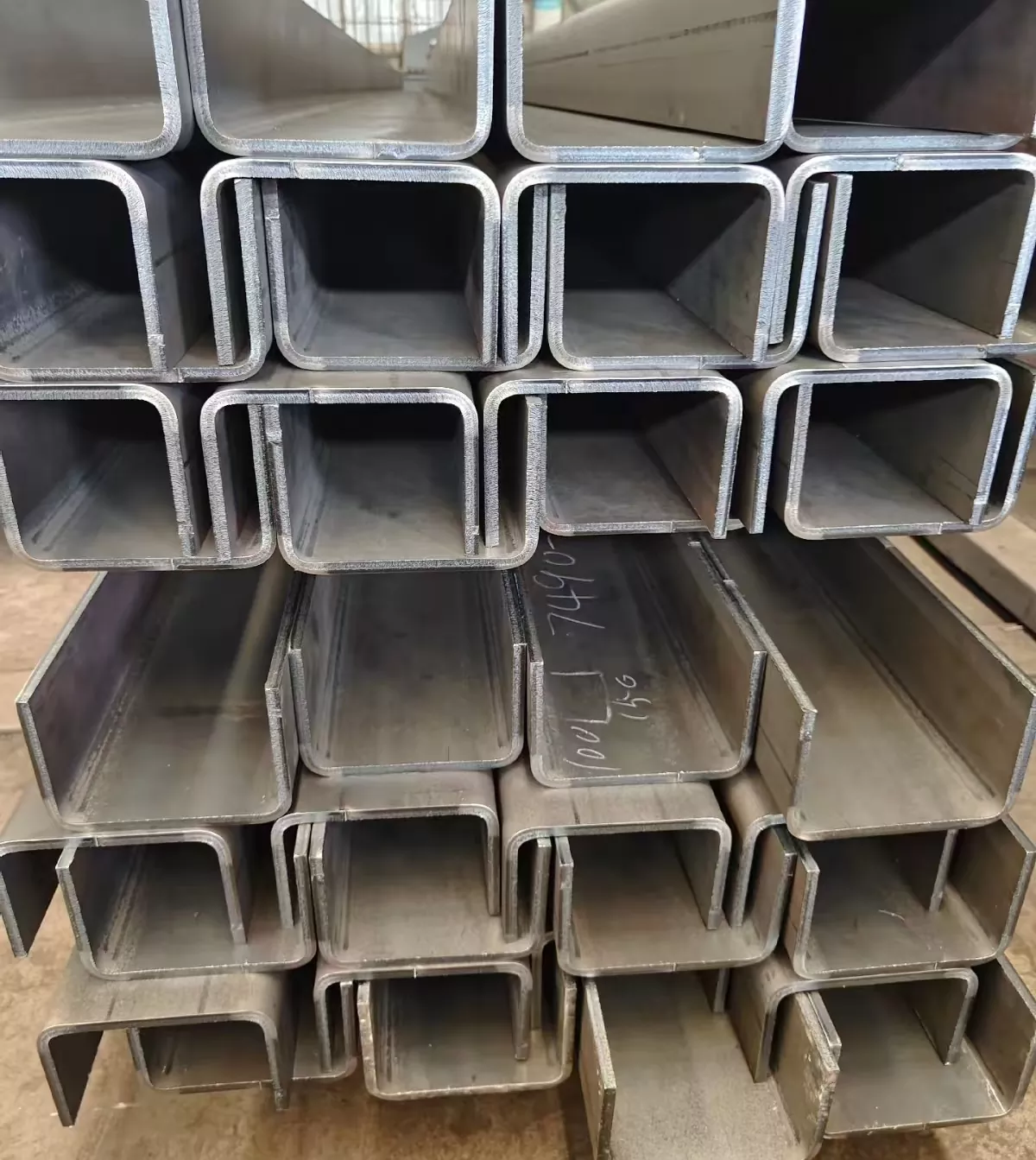 Acciaio con canale a U